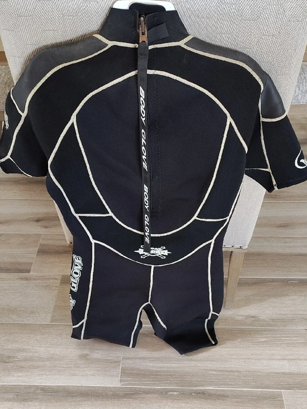 Body Glove Black Shorty Neoprene Mens Wetsuit with Cream Piping Surfing Sking
